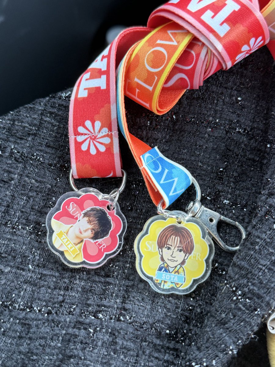 gene_84ar's tweet photo. FANTASTICS LIVE TOUR 2026 SUNFLOWER  ファンタ ネックストラップ　交換

譲　佐藤大樹　中島颯太

求　瀬口黎弥　レア同士でお願いします💦

大阪公演での交換でお願いします✨ https://t.co/JQmnzStL4W