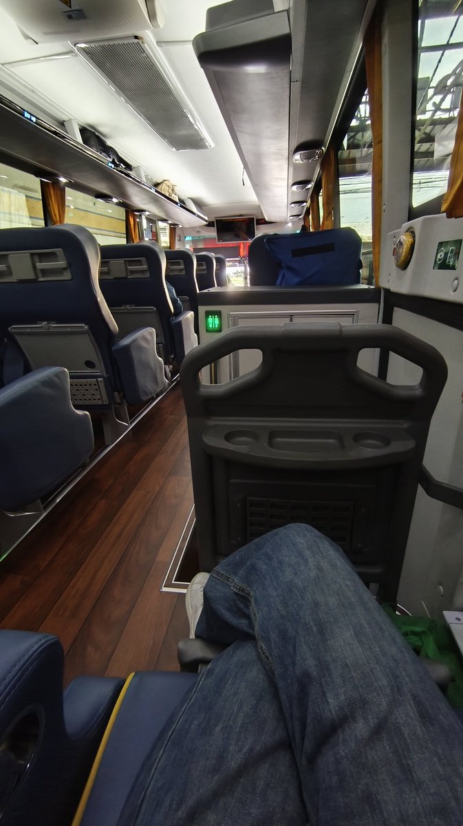 DecentShane's tweet photo. Inside the bus now. See you soon, Baguio! https://t.co/VvzLgoJ4AX