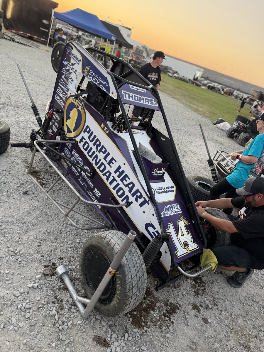 4KingsRacing's tweet photo. Main Event Lineups have been posted at the #BC39!
A Main:
@kevinthomasjr-3rd
@jakeswanson17-13th
Semi-Feature:
@J_Boxell44-4th
πΈ: @box3_racing https://t.co/J15FYByGCH