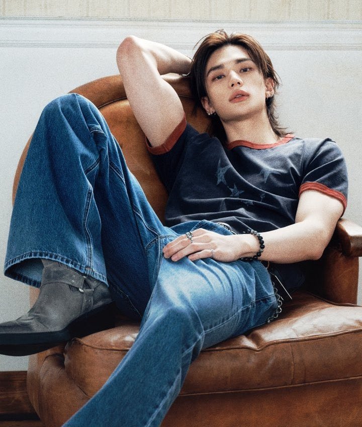 twentyforth_'s tweet photo. อิมแพคของการเลือกน้องยอนจินเป็น GBA GUESS ได้รับเลือกให้เป็นแบรนด์ Best of Best Brand ครึ่งปีแรก 2026 แคมเปญของน้องยอนจินได้รับการยกเครดิตว่าเป็นส่วนสำคัญที่ทำให้แบรนด์ประสบความสำเร็จ
ป๊อปอัพ “GUESS ROOM 1981” มียอดขายทะลุเป้าหมายที่ตั้งไว้  200%  มีผู้เข้าชมประมาณ 3,000 คน เสื้อยืดที่น้องยอนจินใส่ในแคมเปญทำยอดขายได้ดีมาก จนต้องสั่งผลิตเพิ่ม 3 ครั้ง  เฟมัสมาก ไม่ได้สร้างแค่กระแส แต่สร้างยอดขายให้แบรนด์ได้จริง