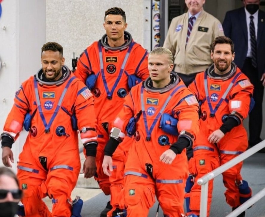 Iceman1074's tweet photo. Saliendo a jugar en la luna contra los planetarios del universo! #erlingHalland #cristianoRonaldo #NeymarJr y #LeonelMessi #fifa #portugal #argentina #brazil #noruega🇧🇻 https://t.co/WVFou9wt4C