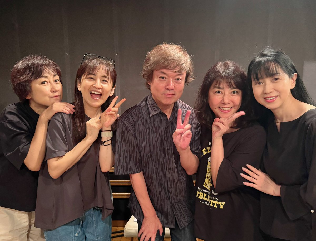 210yuko210yuko's tweet photo. 昨日、皆揃って初めてスタジオで練習しました🎶
めちゃ楽しかったぁ😆

でね、でね、なんと！なんと！
今回のイベントの音楽プロデューサーに、DEENの山根公路さんが！！！

びっくりだわよぉ😄
めちゃ優しくて素敵な方でした✨

#ミラクル同窓会
#西村知美
#立花理佐
#我妻佳代
#仁藤優子
#山根公路 https://t.co/4FfzDWKIXs