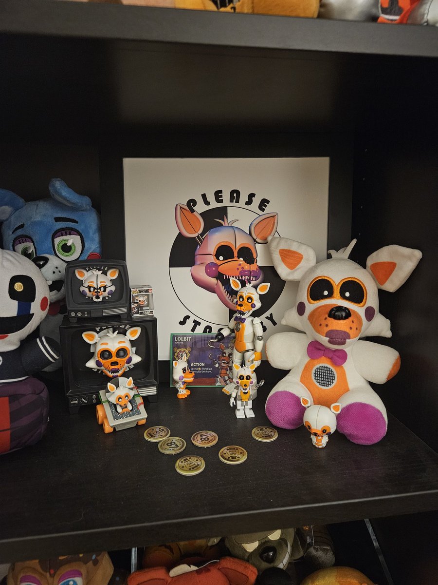 ColdMil12984994's tweet photo. My lolbit collection is finally complete. I have all official merch for lolbit finally. Pint sized heroes and mcfarlane figure where such a pain to get lol. Best animatronic and its not even close
#fnaf #lolbit https://t.co/ueQ6r8Epw4
