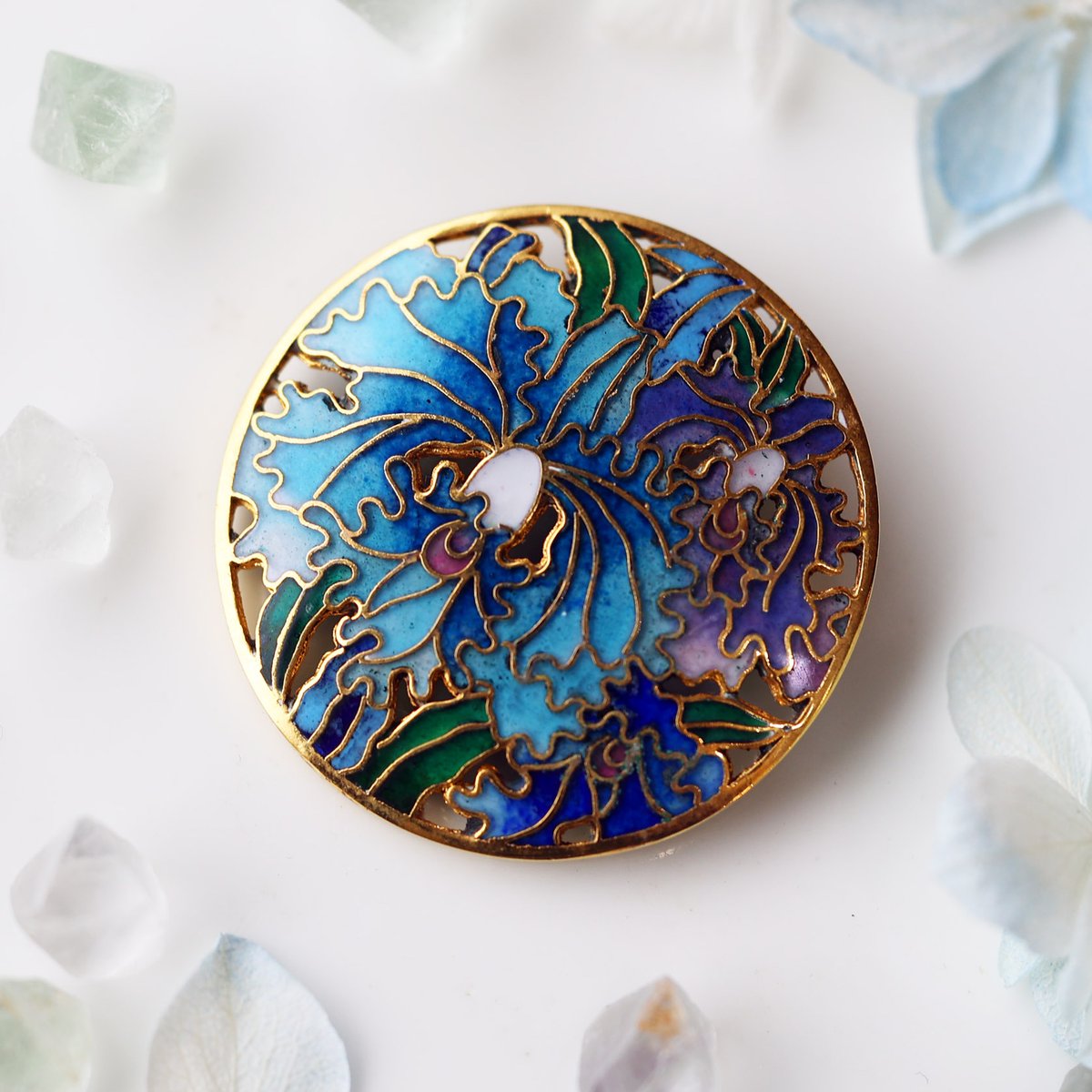海福雑貨通販部の【ヴィンテージアクセサリー】に、青いお花のブローチ