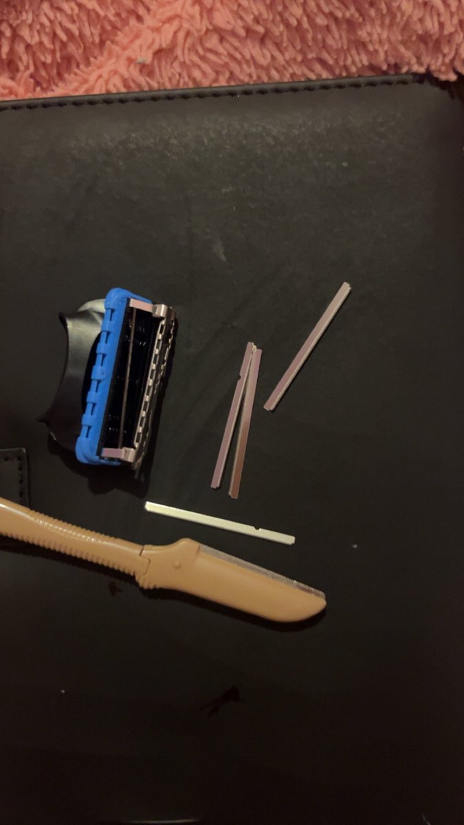 ivanlukabunn's tweet photo. I AM A SURGEON 😂✌️#slittwt #shtwt #shedtwt https://t.co/ztYhDTWmtc