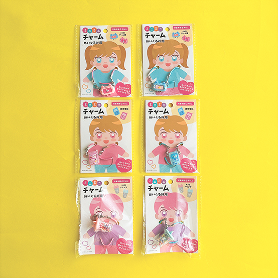 cando_official's tweet photo. ぬいぐるみに付けられる、かわいいアクセサリーアイテムです♪
推しにつければ気分が上がります☆

■ミニミニチャーム　ネコ型ドリンク
　品番 4580883021430
■ミニミニチャーム　ネコ型ゲーム機
　品番 4580883021447
■ミニミニチャーム　携帯電話
　品番 4580883021423

※店舗により取り扱いのない場合がございます。
　あらかじめご了承ください。
#キャンドゥ #100均 #ミニチャーム #ネコ #猫雑貨 #推し #ミニチュア #ぬい #新商品