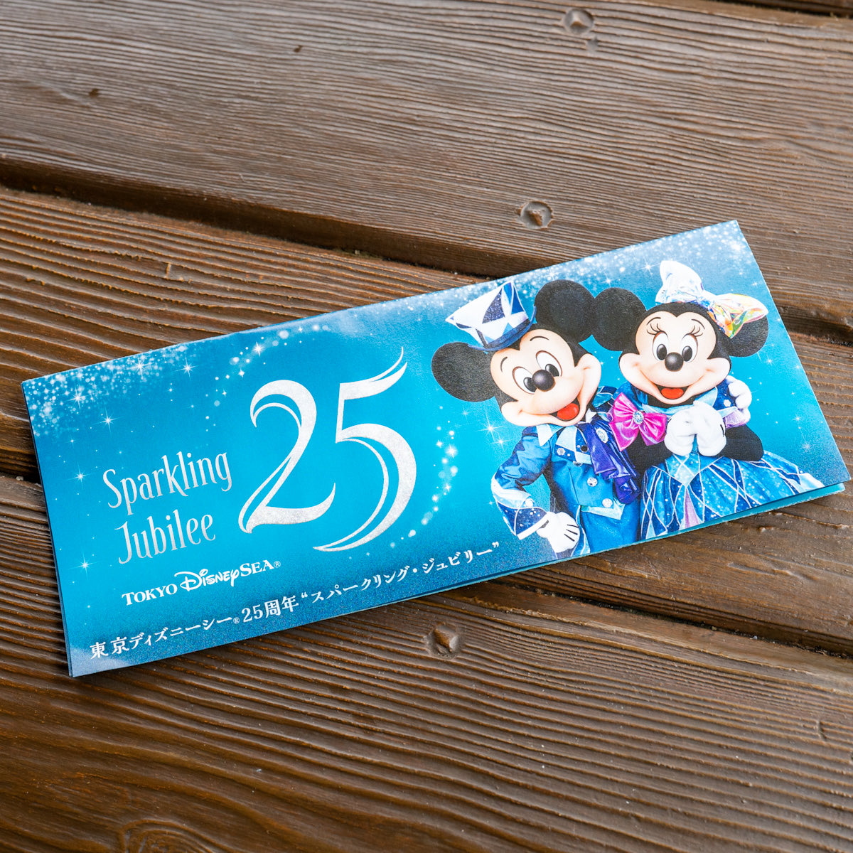 MezzoMikiD's tweet photo. 東京ディズニーシー
本日7月2日から
夏のイベントがスタート！
リーフレットは、
25周年衣装のミッキー&amp;ミニーデザインです☆ https://t.co/U6EZre9lBL