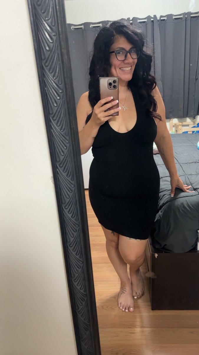 jenny__simone's tweet photo. I get dressed like this to sit on my couch and work remote all day 😏 https://t.co/FEuz7DVale