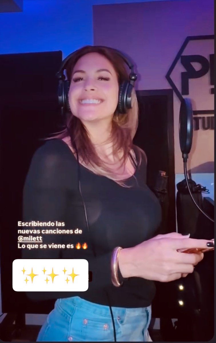 kcamy_ok's tweet photo. Que lindo es verte Feliz haciendo lo que deseas bonita @mmilettfigueroa 🎶🎤🫰🏻✨🥰 Todo El Éxito Siempre en tus proyectos 💖 https://t.co/IVYzYpqsU0