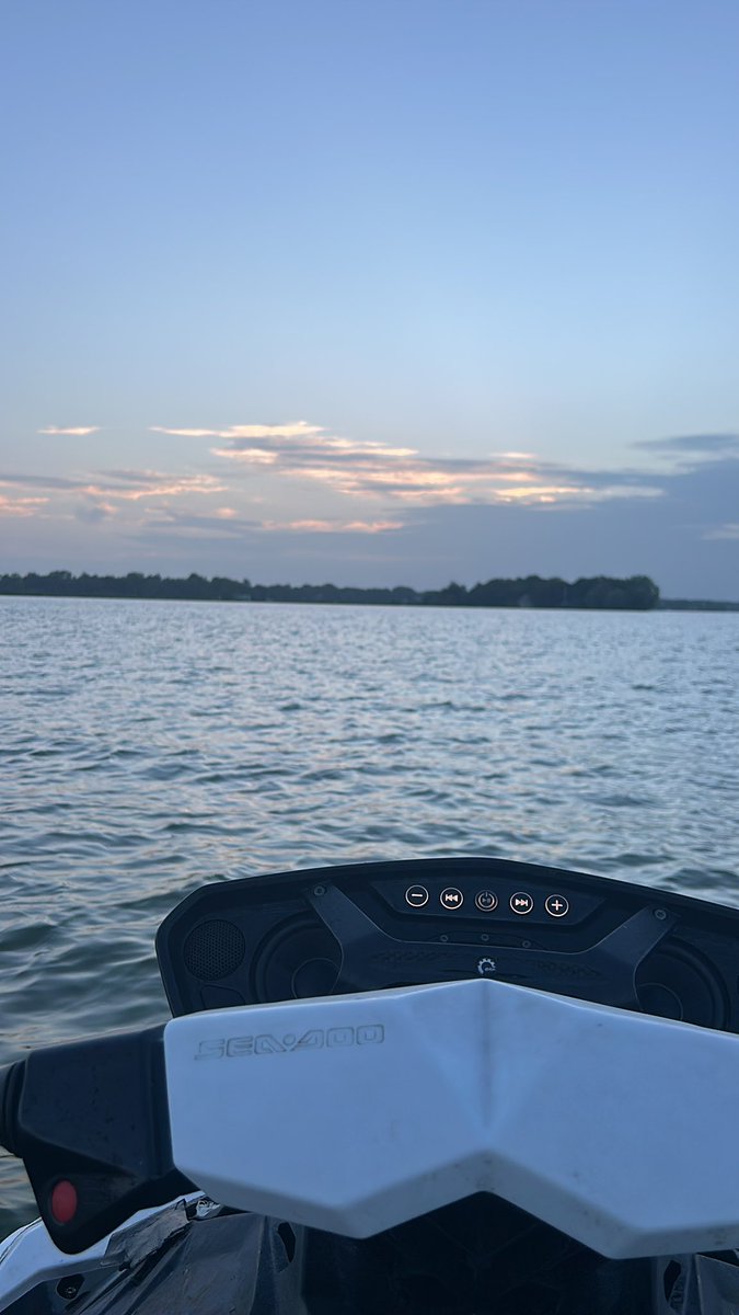 JohnJaginoff's tweet photo. Took your jet ski @JoeJagginOff #joeisaliberal #motionparty https://t.co/1DRpPd1ysE