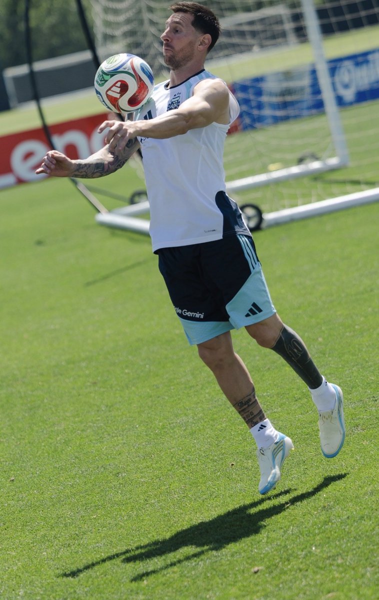 Teamleomessix's tweet photo. The last training session for Lionel Messi and Argentina before heading to Miami https://t.co/jQIQ3faE30