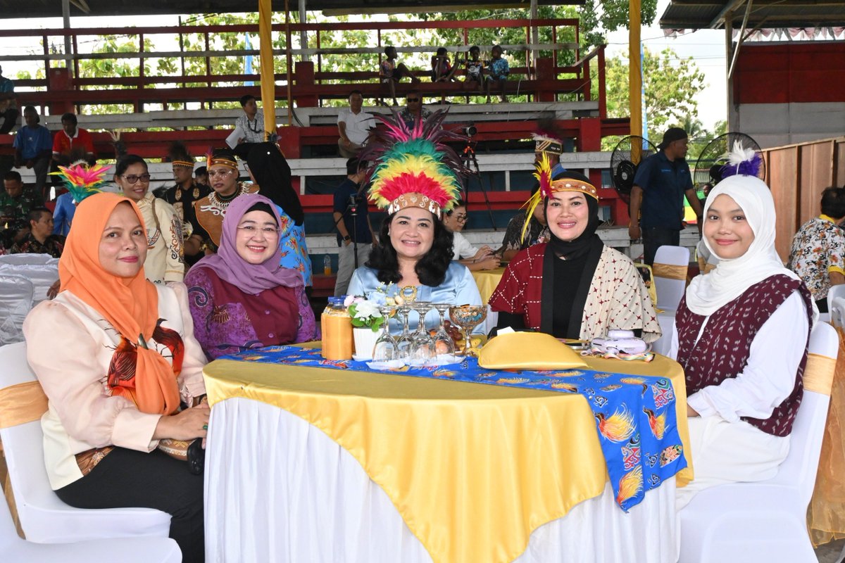 koops_3's tweet photo. Inspektur Kodau III hadiri, Pembukaan Festival Biak Munara Wampasi 2026

#militerudara
#puspentni
#tniau
#Koopsudnas
#swabhuwanapaksa https://t.co/x4FuFAZXw9