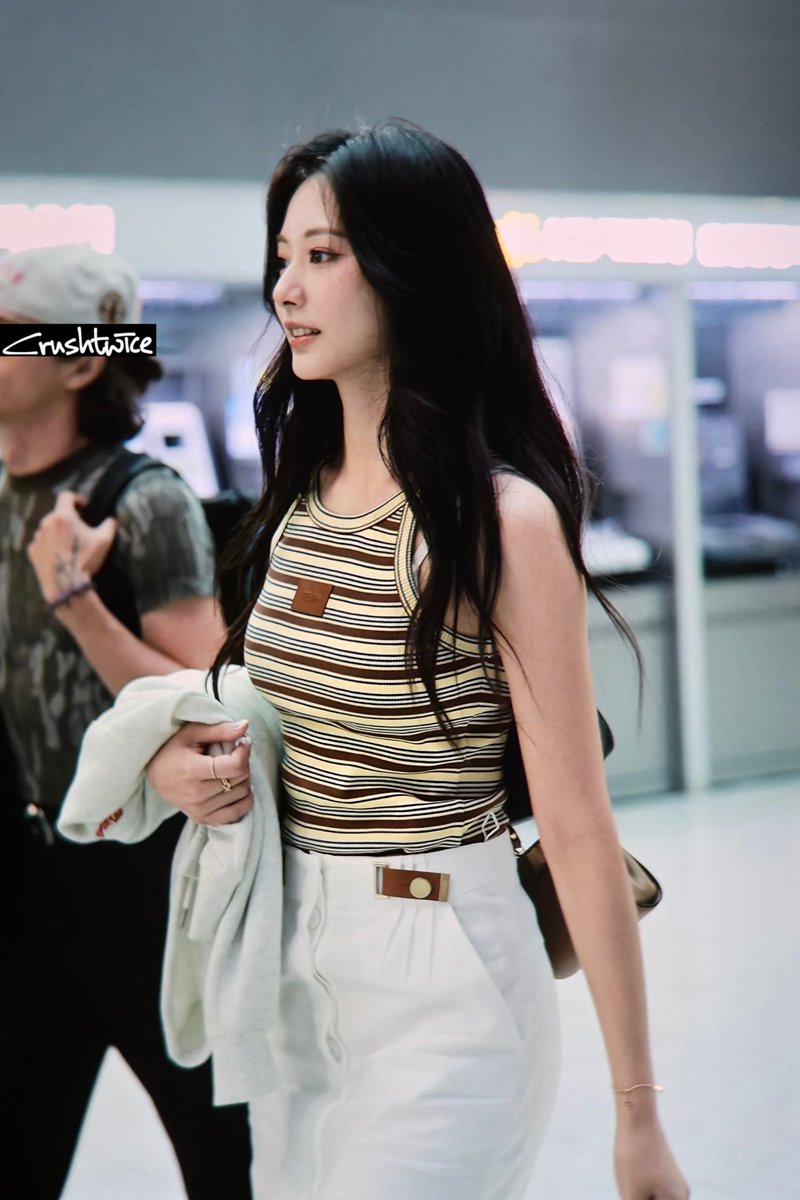 crushtwice's tweet photo. 260702 PRE
아침부터 청초한 쯔 💙🧡
#쯔위 #트와이스 #TZUYU #TWICE #쯔버블
#THISISFOR https://t.co/aJgFR8Dt6W