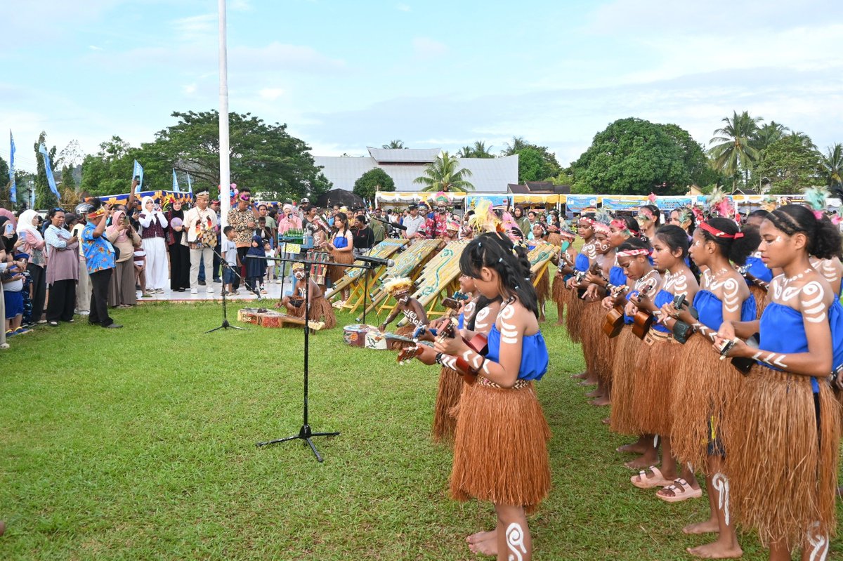 koops_3's tweet photo. Inspektur Kodau III hadiri, Pembukaan Festival Biak Munara Wampasi 2026

#militerudara
#puspentni
#tniau
#Koopsudnas
#swabhuwanapaksa https://t.co/x4FuFAZXw9