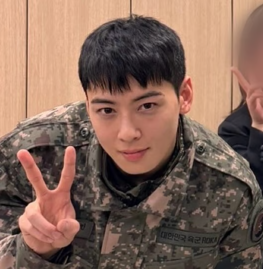 Kpop_Herald's tweet photo. .@offclASTRO member and actor Cha Eun-woo was recently baptized into the Catholic church.

His agency Fantagio said that Cha received the baptismal name John the Apostle during a baptism ceremony held at a Catholic church while serving in the military in June.

#CHAEUNWOO #ASTRO @CHAEUNWOO_offcl
