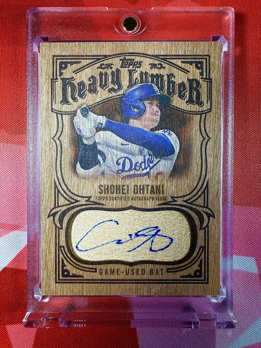 CardsMax's tweet photo. One of my favorite Ohtani autographs that unfortunately does not fit my collection 

2026 Heavy Lumber, Game Used Bat Autograph, believe suggest print run is /10

$10,000 https://t.co/MVAth32abU