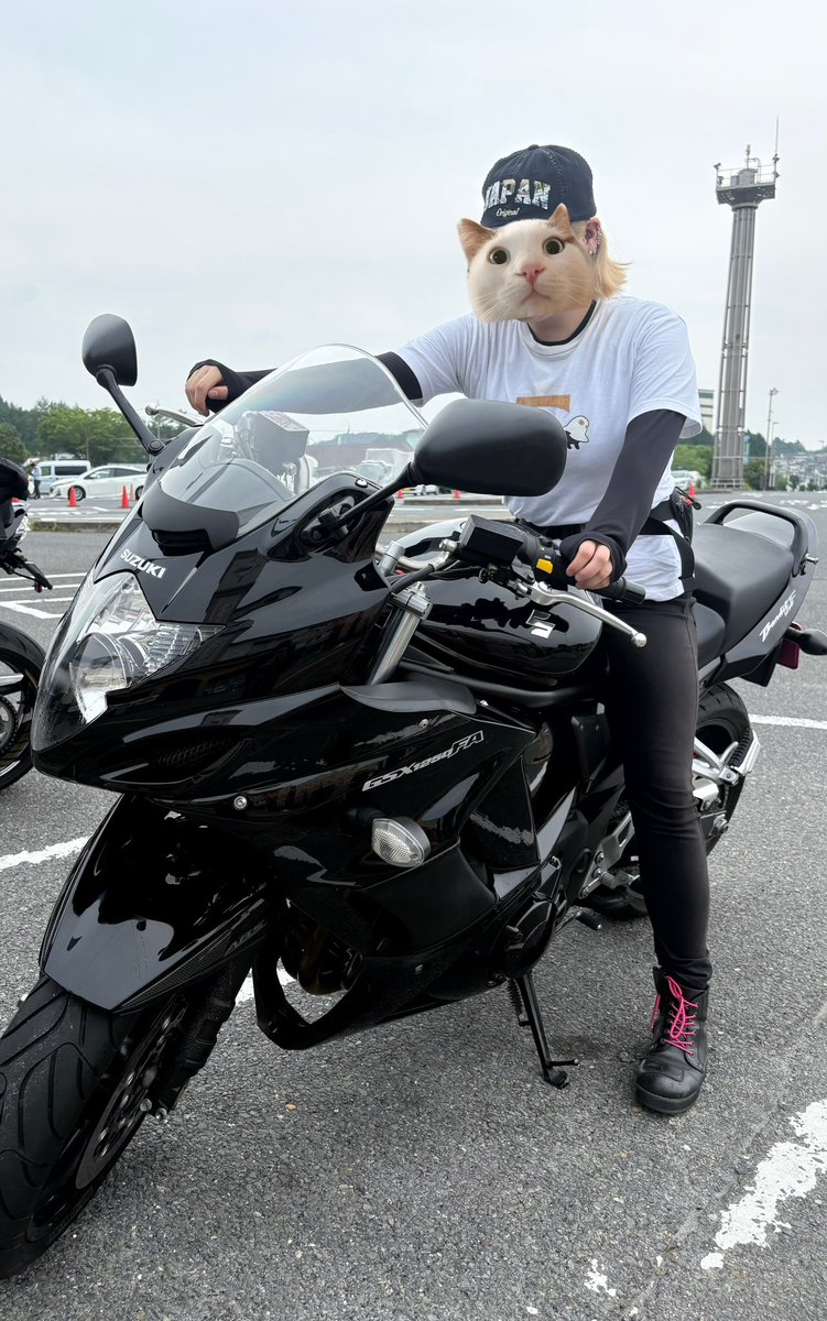 PANDA___0129's tweet photo. え、待って､､､
重いのは分かってたけどコヤツ重すぎん？
職場の駐輪場停めにくくてスーパーパニック‼️ https://t.co/eb07OY6HNu