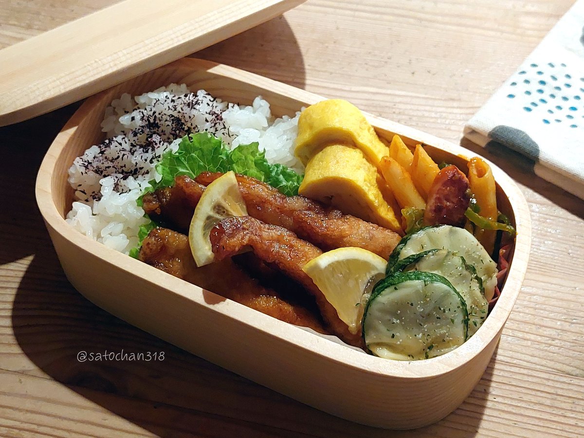 satochan318's tweet photo. 今日の #お弁当
甘辛レモンチキンスティック揚げ
ズッキーニのチーズ焼き
ペンネ
#お弁当記録 
#曲げわっぱ #わっぱ弁当 https://t.co/qdfKR27Uwr