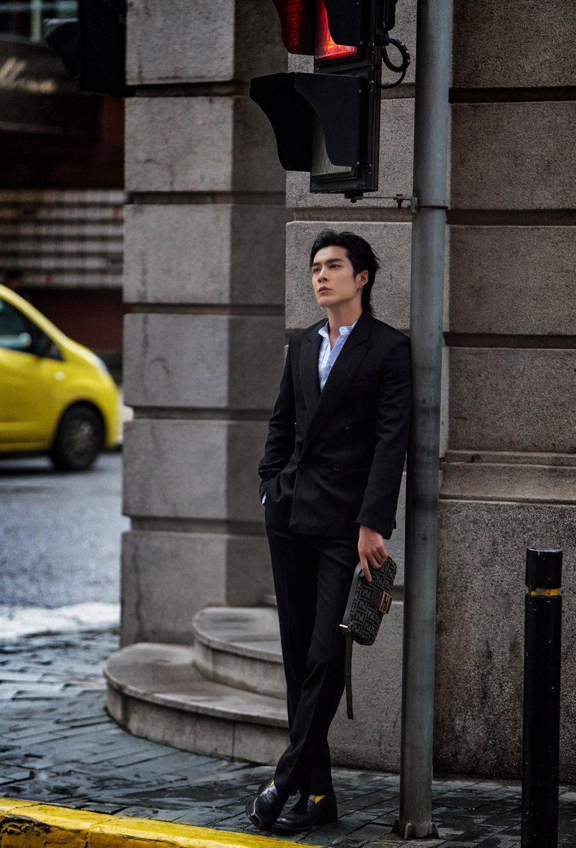 cdrama_update's tweet photo. #HanDongjun for #FendiFW26
More - https://t.co/H8kSK4xyGs
#ElvisHan #韩东君 https://t.co/cmjXeKUTQJ