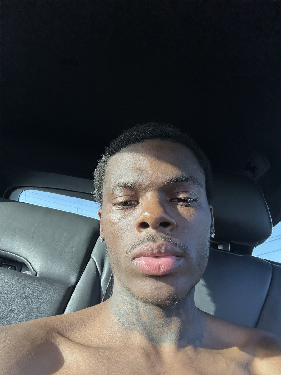 Laybechillin's tweet photo. i need new friends 18+ females only https://t.co/1Kx56YINeX