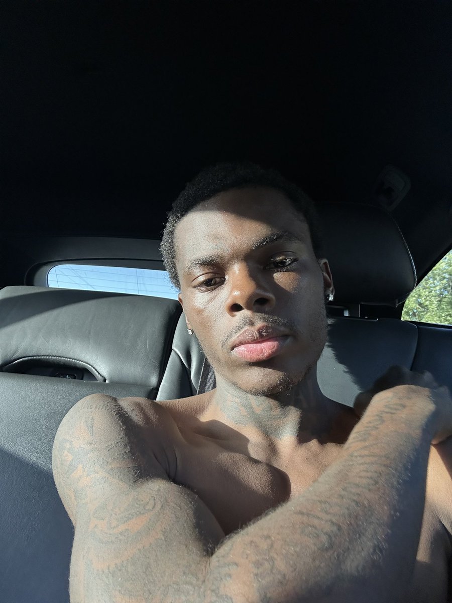Laybechillin's tweet photo. i need new friends 18+ females only https://t.co/1Kx56YINeX