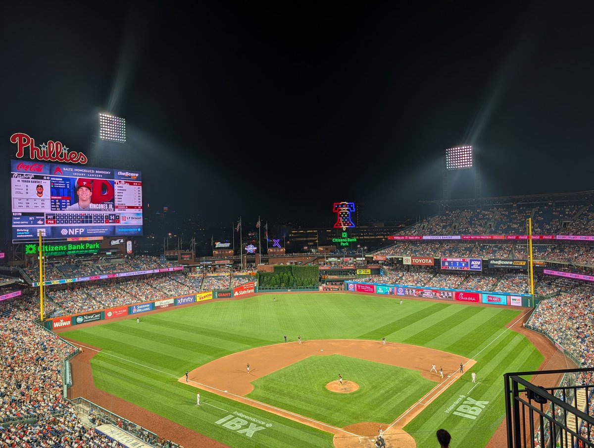 DaveMReports's tweet photo. 41766 in attendance for tonight's #Phillies game vs Pirates
#PITvsPHI #RingTheBell https://t.co/0yVBgmi3n0