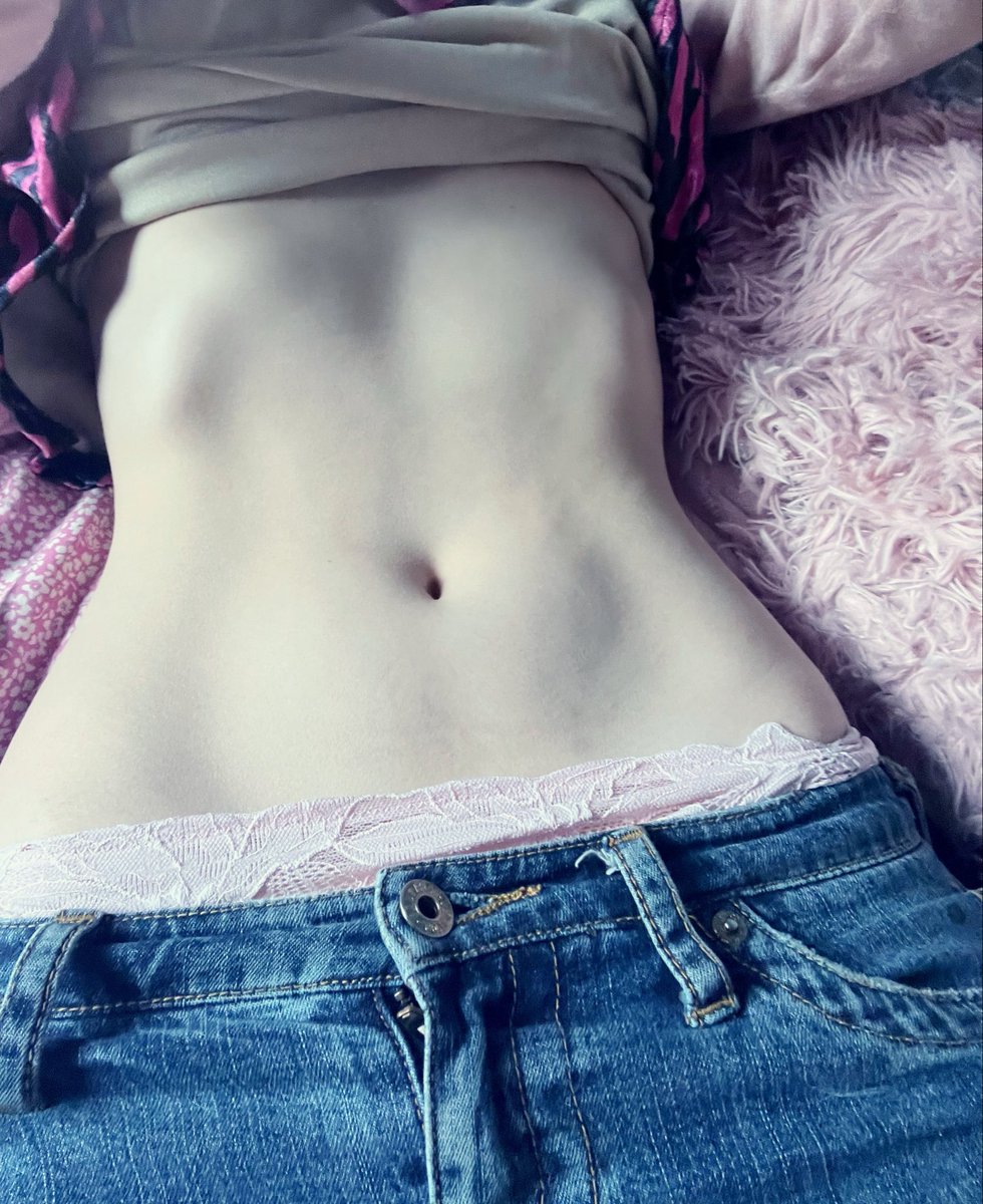 candytypo's tweet photo. bodycheck￼😛im 10 lb heavier than i usually am but my ribs are finally starting 2 show again^_−☆ https://t.co/eCXTV45WS7