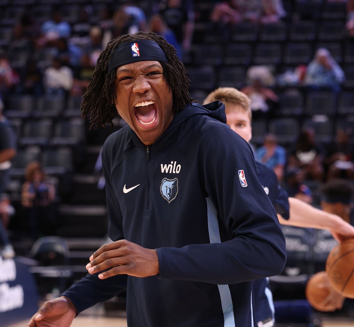 PlayoffMem's tweet photo. The longest tenured Grizz. https://t.co/ConSIxLLNS