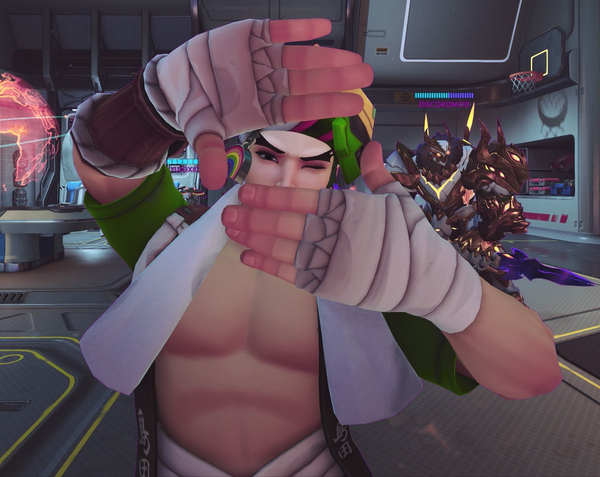 GENJICYBERCOCK's tweet photo. Is there a lore reason why genji is the only one who winks when he dances https://t.co/hS69sgtStw