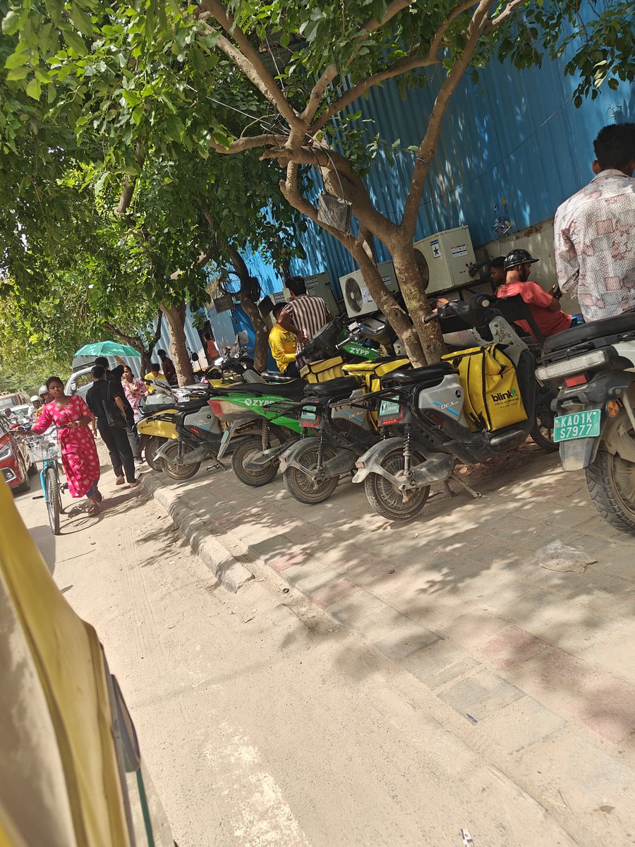 ozoneblue's tweet photo. When this will be done on Gear School Road, and how will you handle @Swiggy @letsblinkit drivers from occupying the footpath https://t.co/Ncj3k5EVR6