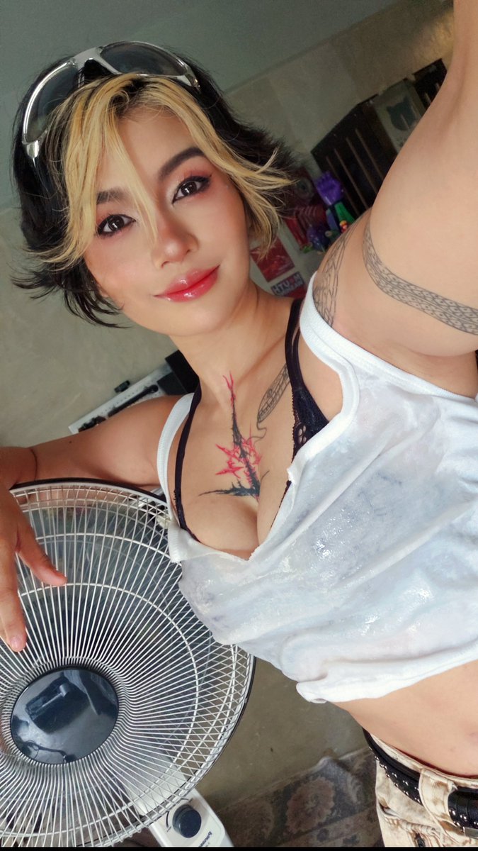 nyaaaaati's tweet photo. Just me and my fan https://t.co/ZeiMnQnARP
