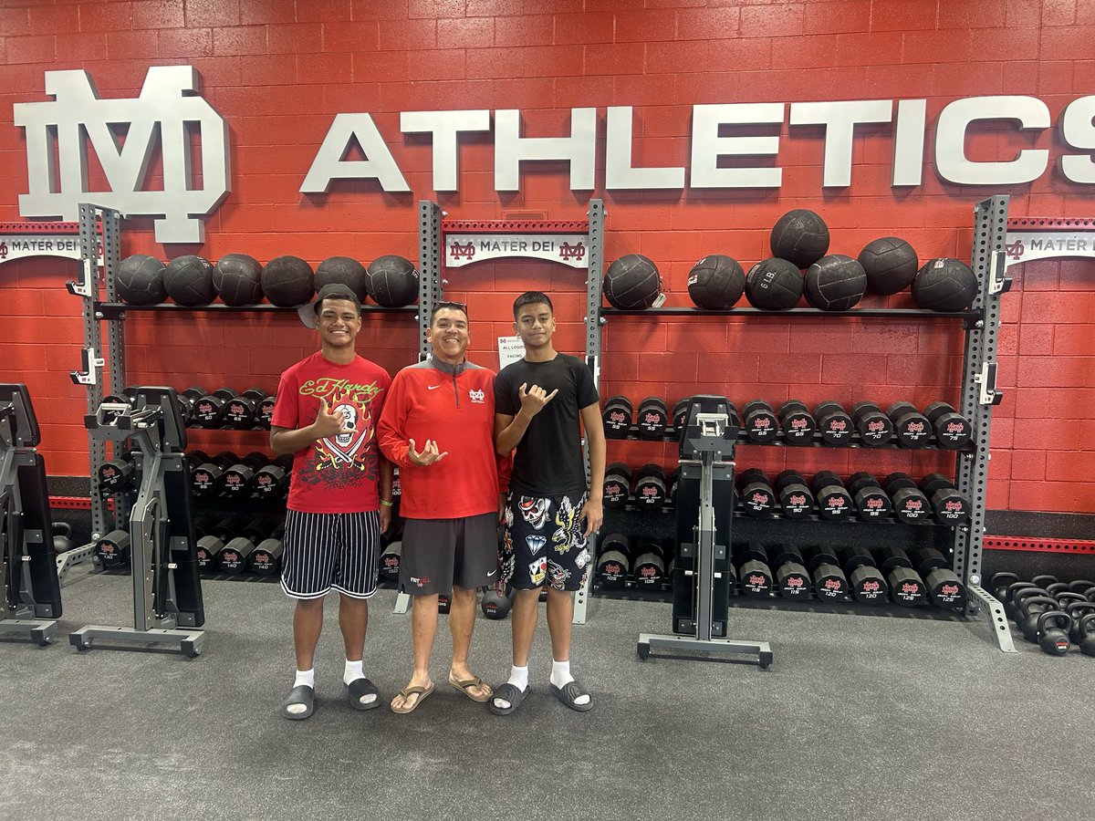 DavidPaselio8's tweet photo. @MDFootball 

Huge thank you to @MaterDeiFootball and Coach Rudy for the awesome campus tour and an amazing camp! I learned a lot, competed with some great athletes, and had an awesome experience. Thank you to all the coaches for taking the time to teach us, coach us, and make everyone feel welcome. I really appreciate the opportunity and can’t wait to keep working and getting better! 🏈🙏 #AGTG #Grateful