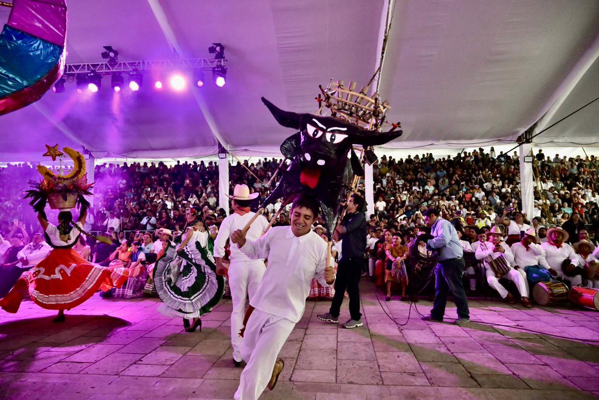 salomonj's tweet photo. ¡Llegó Julio, mes de la @GuelaguetzaOf! 🎉🙌🏽

Inauguramos la temporada más festiva de #Oaxaca, en donde nos unimos para celebrar nuestra cultura, nuestras raíces y la historia que da vida a cada una de nuestras comunidades.

Les invitamos a disfrutar y a enamorarse, una vez más, del #CorazónCulturalDeMéxico. 😉

#Guelaguetza2026