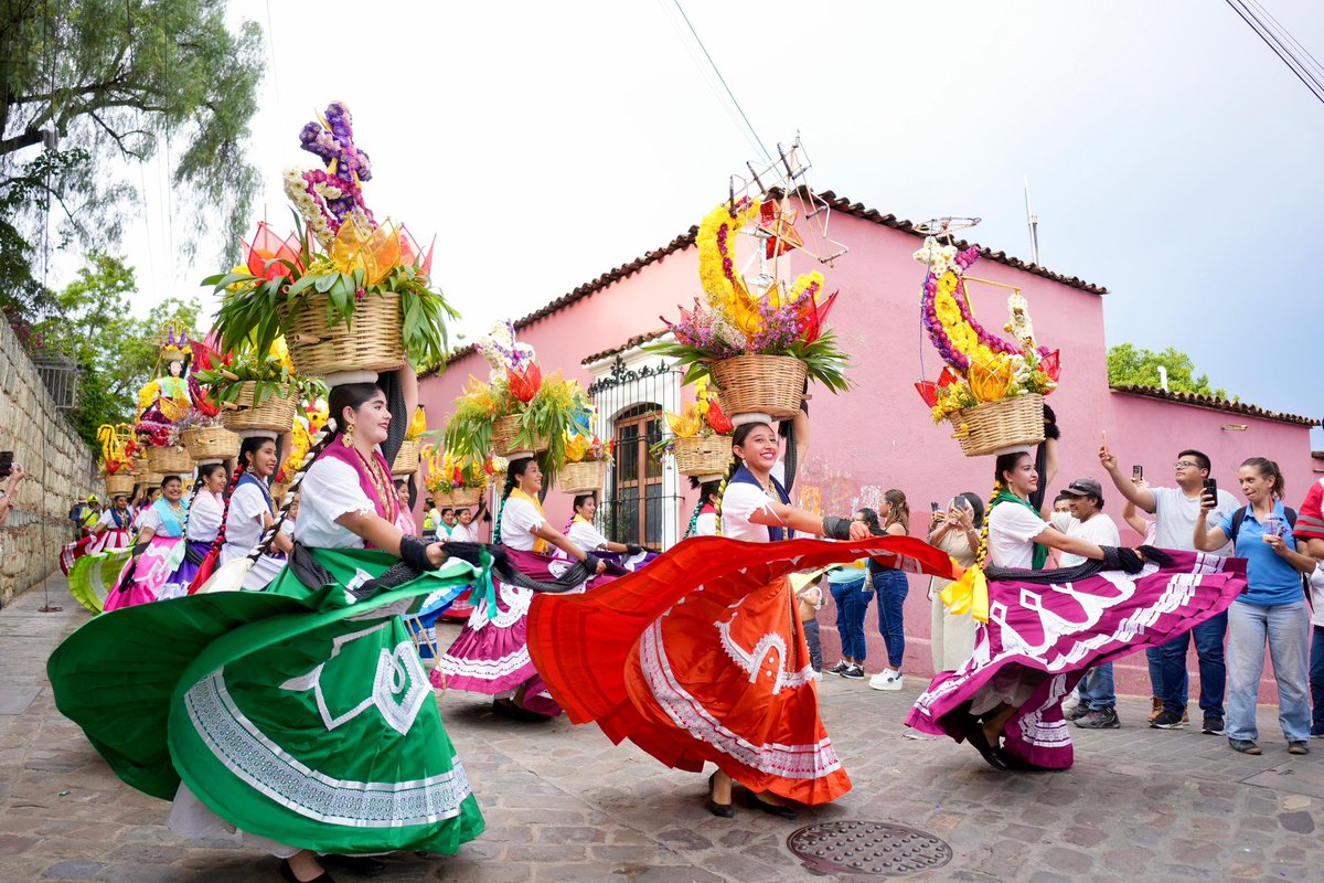 salomonj's tweet photo. ¡Llegó Julio, mes de la @GuelaguetzaOf! 🎉🙌🏽

Inauguramos la temporada más festiva de #Oaxaca, en donde nos unimos para celebrar nuestra cultura, nuestras raíces y la historia que da vida a cada una de nuestras comunidades.

Les invitamos a disfrutar y a enamorarse, una vez más, del #CorazónCulturalDeMéxico. 😉

#Guelaguetza2026