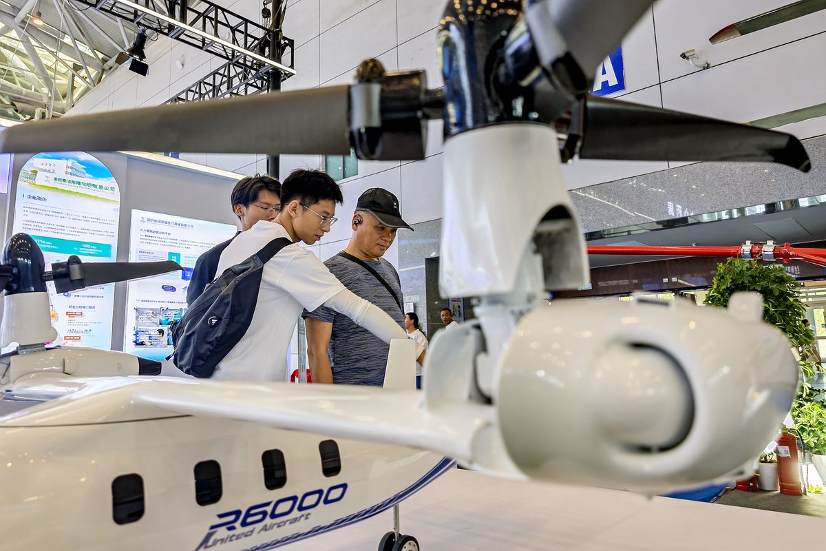 XinjiangBuzz's tweet photo. The 9th #ChinaEurasiaExpo, held in Urumqi, China's #Xinjiang, recorded a total of 329,300 visits, including 9,812 visits by overseas audiences, with more than 2,000 overseas exhibitors and business representatives.  https://t.co/FBQAMCDxxp https://t.co/MdjqklPKRX