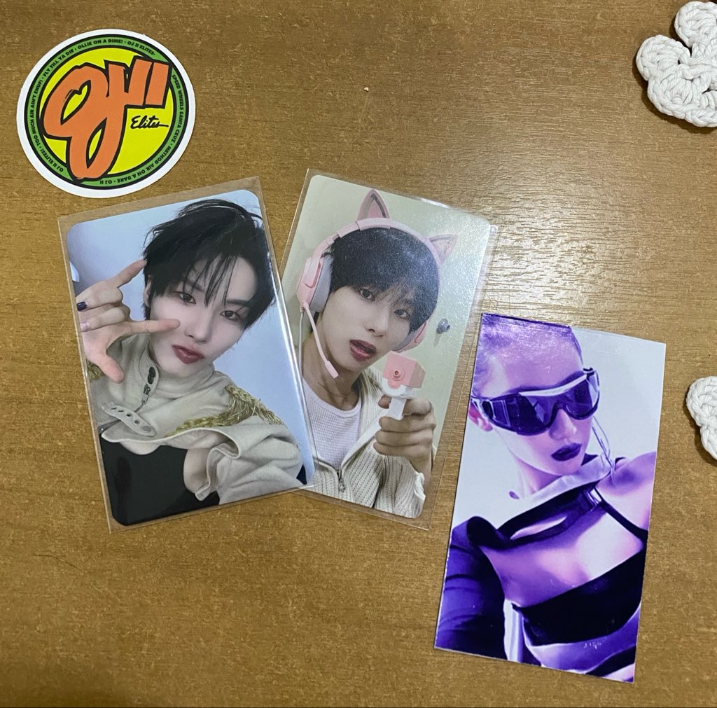 jonginkiiim's tweet photo. feedback positivo para @_pancakeface_ por encontrar esses photocard lindissimos do eunhyuk, veio super protegido e amei os brindes ♥️
finalmente tenho photocard do meu filho 
to mto feliz https://t.co/G0SSiYCeNu