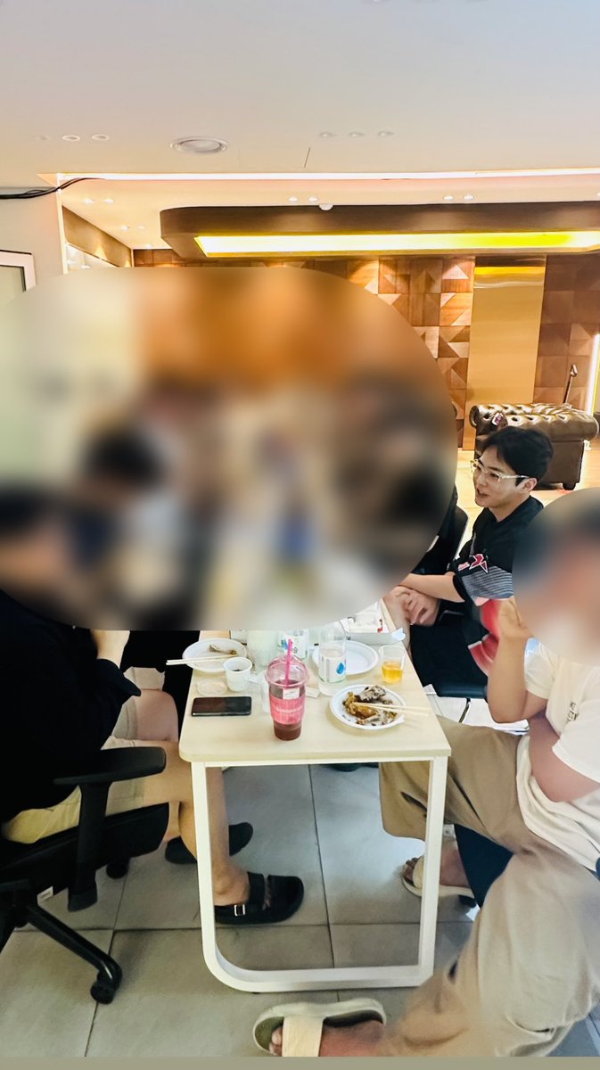 connectXIUns's tweet photo. Xiumin update on Kkannu’s IG story at OneOFive’s new studio. OneOFive is a music publishing company owned by Kkannu who is one of the producers of Interview X. Xiumin and Taeguen, his producer friend were also seen here couple months ago.

#XIUMIN #시우민 #シウミン #秀珉 https://t.co/OXpOrUheAa