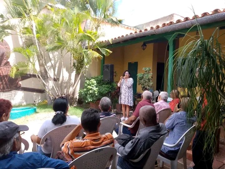 Roberto196801's tweet photo. El Museo Provincial Coronel Simón Reyes Hernández,fue el escenario escogido para celebrar el Día del Historiador Cubano.En el acto se  reconoció a quienes más se destacan en la enseñanza la materia,  investigación,divulgación, preservación de la memoria histórica #LatirAvileño. https://t.co/tNjf32ehCk