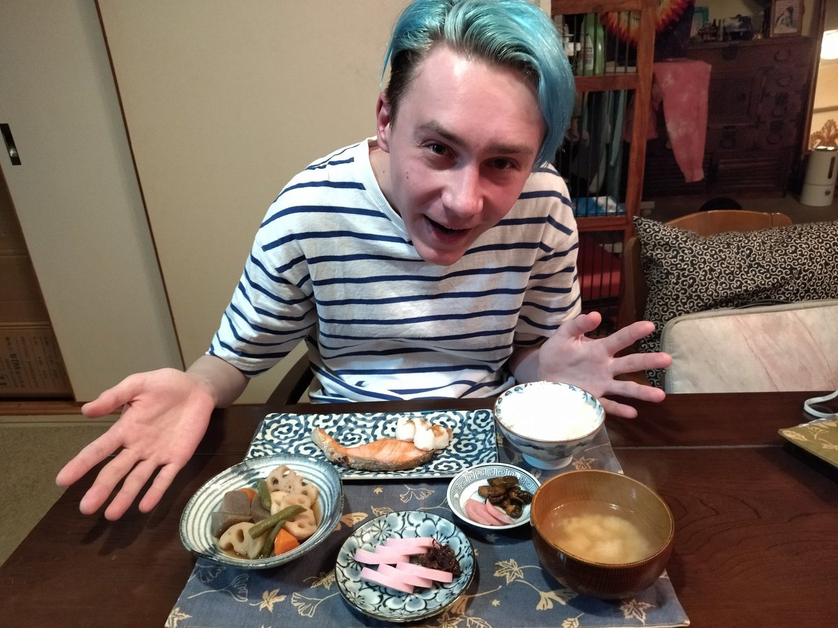ArturGalata's tweet photo. 我が名はアルトゥル！！定期的に和食を作るラトビア人！！大根おろしの猫ちゃんは、100均で買った『大根おろしニャン』という最高のグッズを使っている！！こんな可愛いのにたった100円！！本当にありがとうございます！！猫ちゃん、めっちゃ可愛がります！！！ https://t.co/YPdlxSrKii