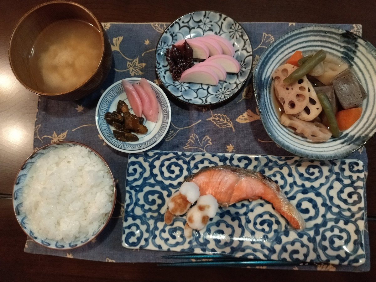 ArturGalata's tweet photo. 我が名はアルトゥル！！定期的に和食を作るラトビア人！！大根おろしの猫ちゃんは、100均で買った『大根おろしニャン』という最高のグッズを使っている！！こんな可愛いのにたった100円！！本当にありがとうございます！！猫ちゃん、めっちゃ可愛がります！！！ https://t.co/YPdlxSrKii