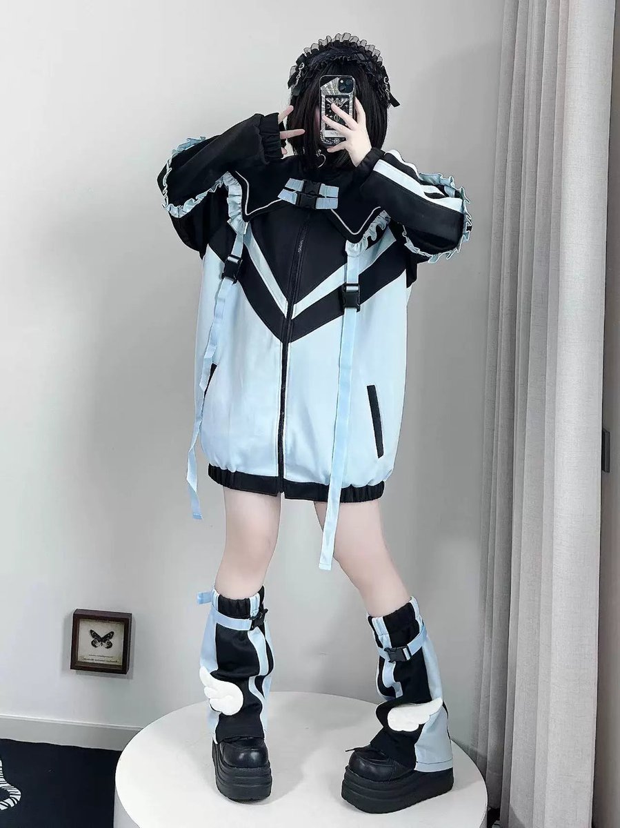 honeywardrobe07's tweet photo. Window New Arrivals π₯ Tenshi Kaiwai Color Block Jacket
π©΅ Oversized fit and a detachable collar piece bring effortless anime street vibes, while matching leg warmers complete the whole look.
Purchase link: https://t.co/i3QbAxyaJI
#TenshiKaiwai #ColorBlockJacket https://t.co/mfRlJTIhYv