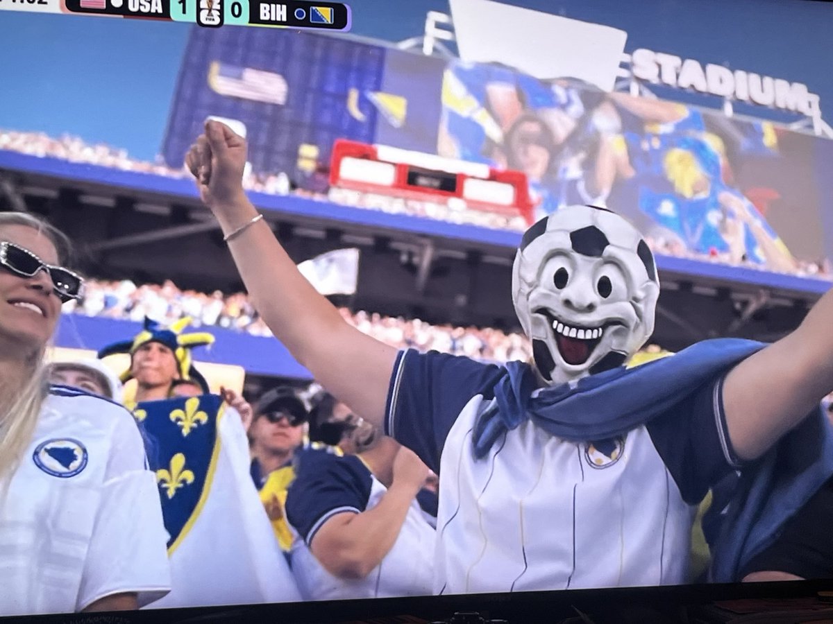 ZeroSuitCamus's tweet photo. Spiderman (USA): gay, boring, unoriginal, upset even though he’s winning

Soccer Ball Head Man (Bosnia): gay (good), strong, original, joyful even in the face of adversity https://t.co/W58WBrNaHk