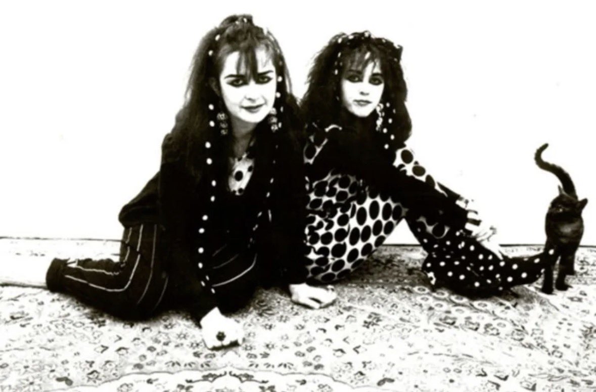 Myblackdiary93's tweet photo. Strawberry Switchblade … look a kitten 🐱 https://t.co/9NqkbW0OeP