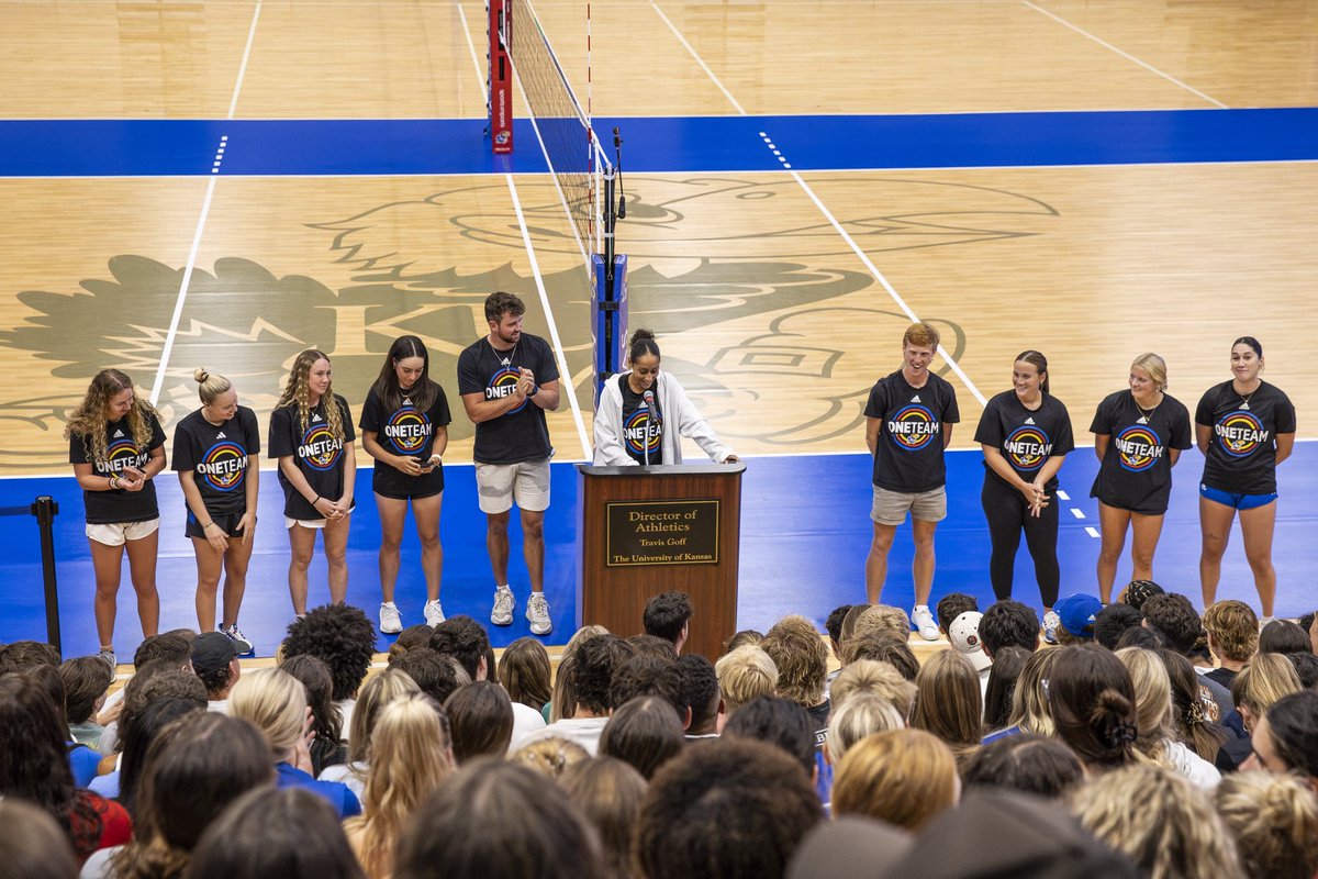 KU_LEADS's tweet photo. From finding her voice to building lifelong friendships, KU Leads has had a lasting impact on Camryn’s journey. 💙
Hear how her experiences in the program shaped her growth as a leader and continue to influence her life beyond Kansas.
#KULeads #RockChalk https://t.co/a6nKvLwWn2