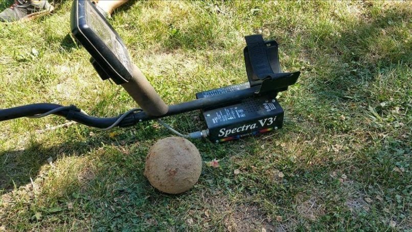 GI_Jungle's tweet photo. In honor of #America250 I'll share the 9 lb cannonball I dug from the Battle of Saratoga in the town of Schuylerville. 

Dug here: 43.0985294, -73.5861656
Memorial Day Weekend 2019

#History #Artifact #Saratoga https://t.co/siS4j2suqR