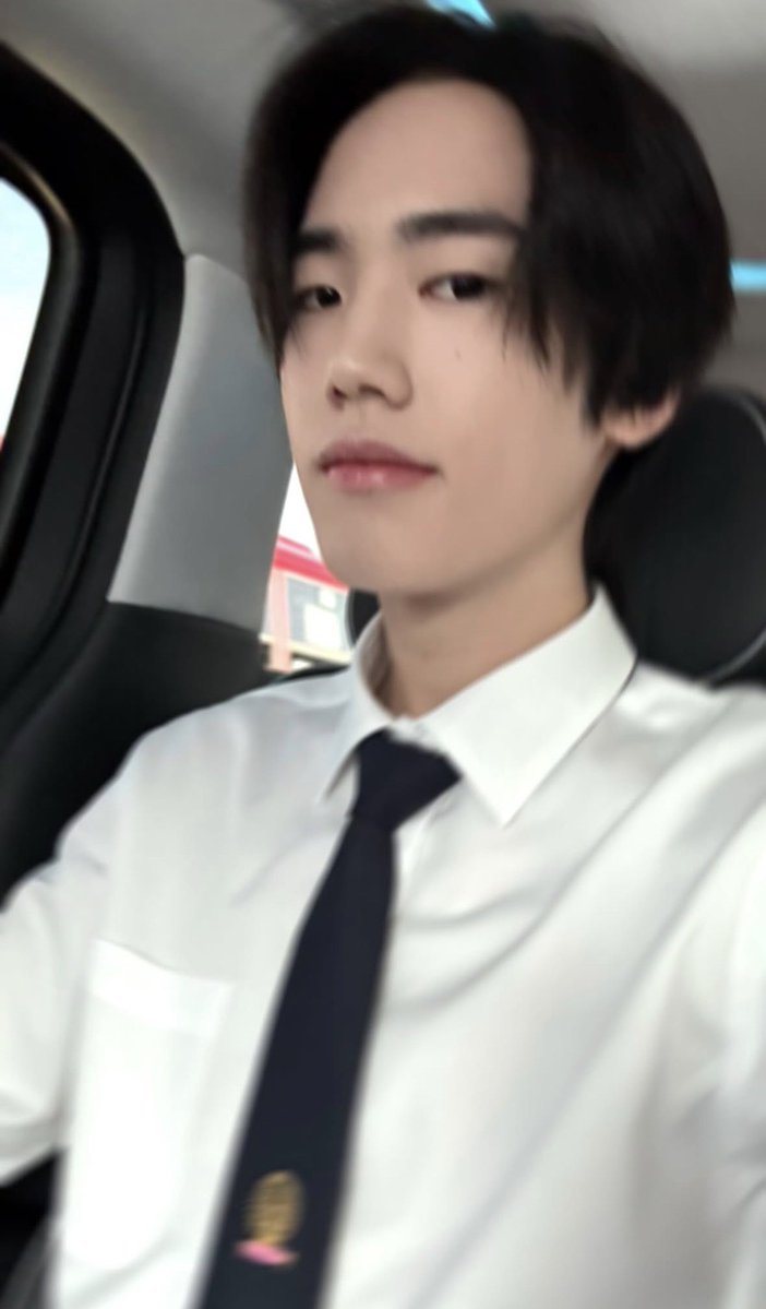 babyindec's tweet photo. ฮืออออออ ขอโอ่งใกล้ฉัน 😭😭😭😭😭😭😭😭😭😭😭😭😭😭😭😭 จิ๋วโตแล้ว เป็นพี่ปีหนึ่งแล้วววว เก่งมากจัง ㅠㅠ https://t.co/c9LlLPfl83