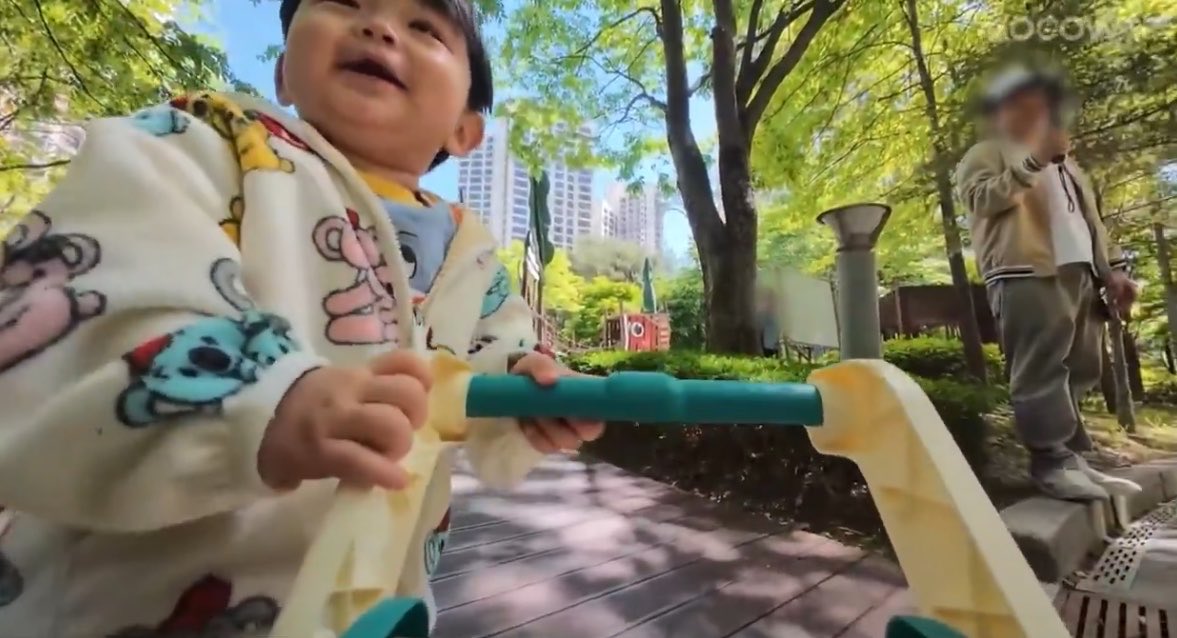 nekopangchoon's tweet photo. どこにいくにもカート必須なユジュンかわいすぎる😹😹🛒💕👶🏻 https://t.co/MHqGqzPOM6