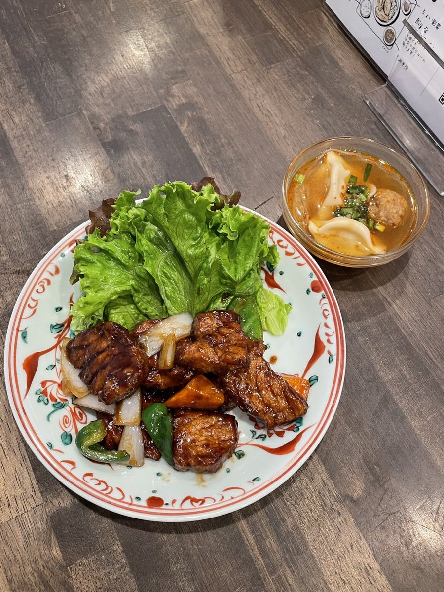 base_basement's tweet photo. 蒸しますな

今日の日替わりランチメニュー

黒酢酢豚
ピリ辛水餃子団子入り

です。
よろしくお願いします。
業務連絡
紹興酒無くなりました。 https://t.co/bhV7QFjOvV