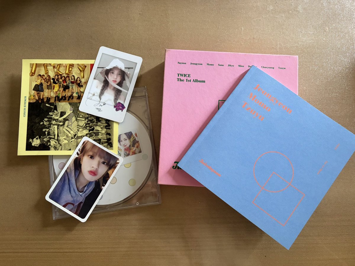 jellyonceeee's tweet photo. WTS LFB TWICE PH

TAKE ALL FOR 1.5k

COMPLETE INCLUSION - UNSEALED

• Between 1&amp;2 Monograph • Ready To Be Monograph  • Taste of Love  • The 1st Album

loc: pampanga https://t.co/MkaklhuWHZ
