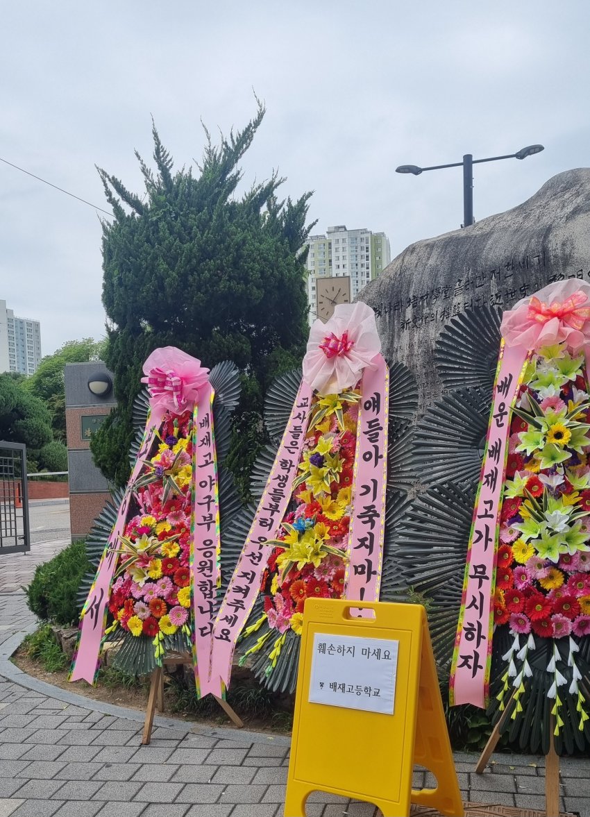 simon_s_bed's tweet photo. 어른들이 이 상황 이용하는게 제일 머리아픔 https://t.co/F0cKZQqhF4